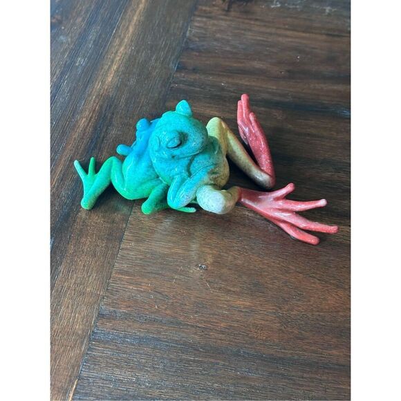 Siesta Frog figurine by Kitty’s Critters - Picture 3 of 7